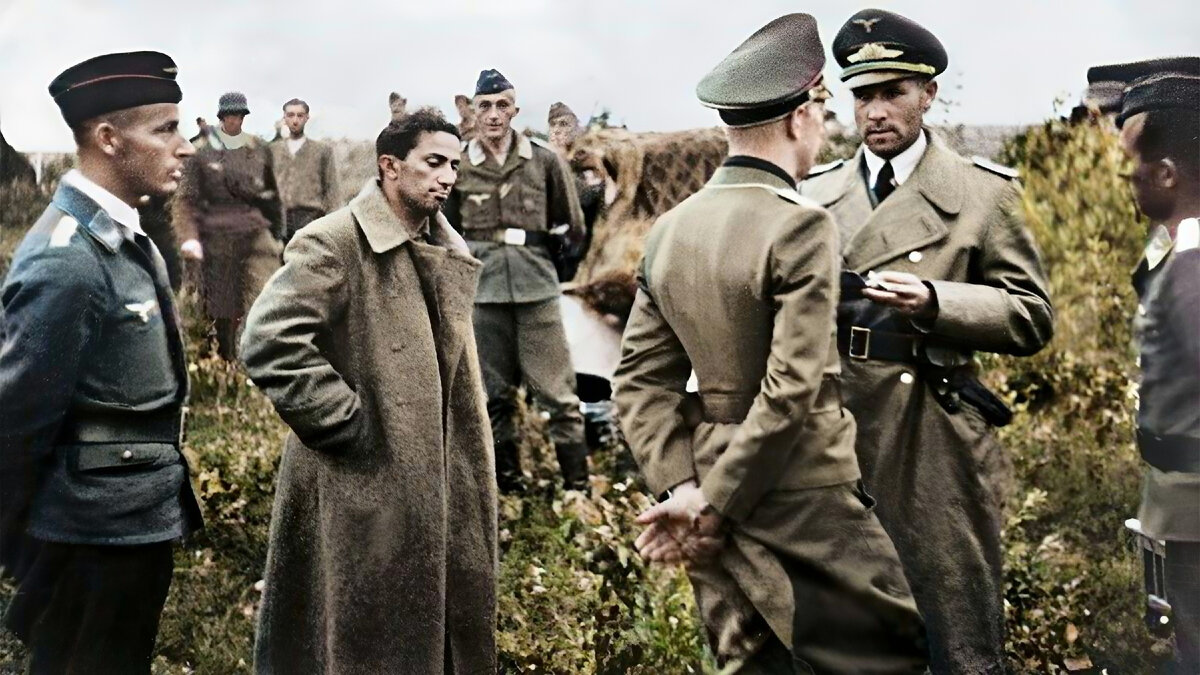 Раскрашено нейросетью