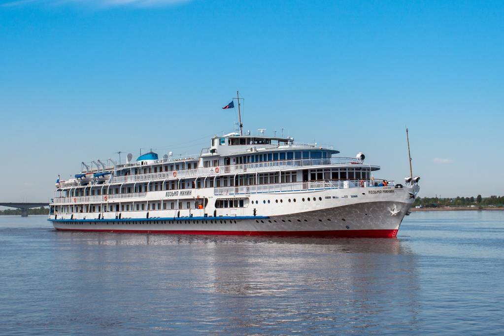 Теплоход "Козьма Минин"