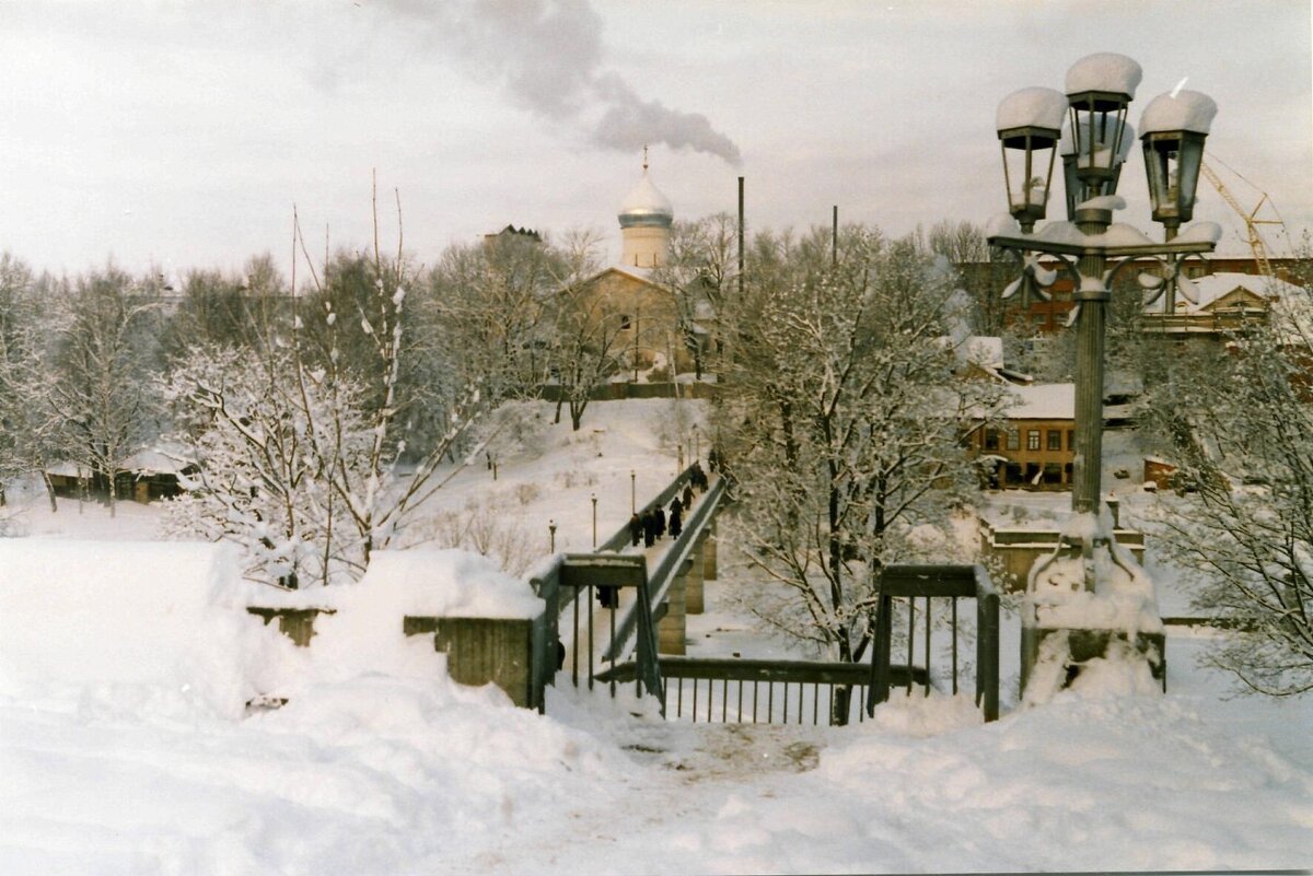  Мост через Пскову и церковь Богоявления с Запсковья