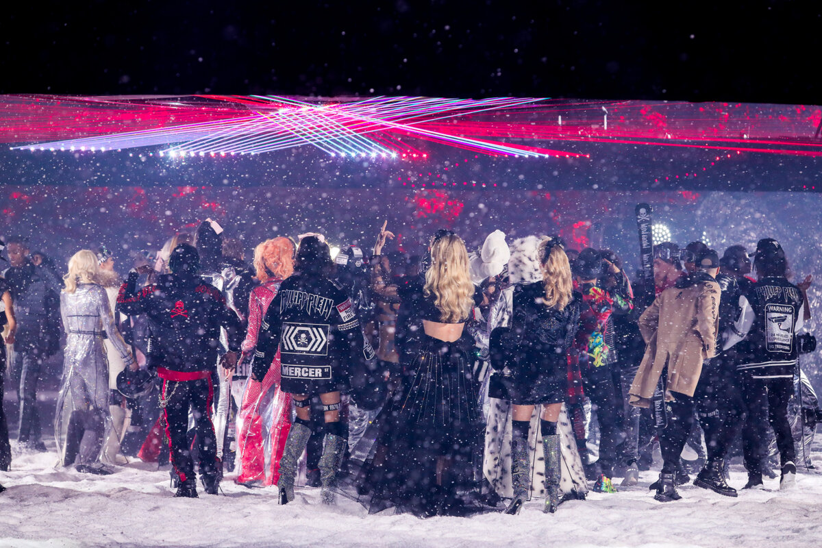 Робот повредил Ирину Шейк