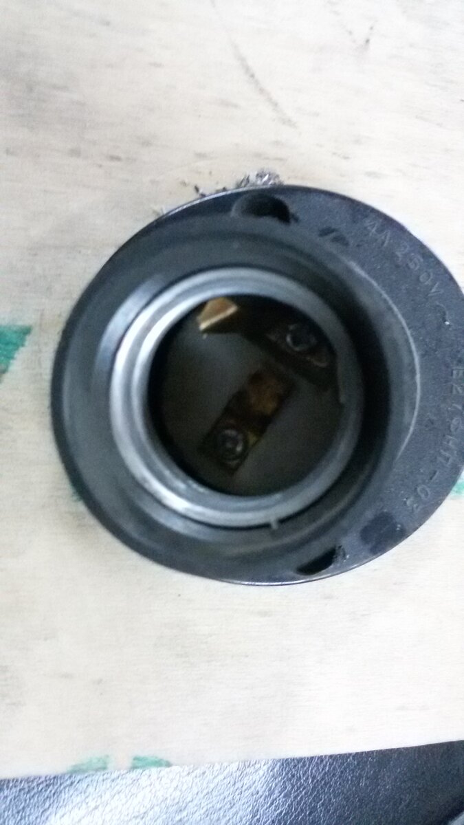 берем цоколь нужного нам размера который состоит из трех частей 