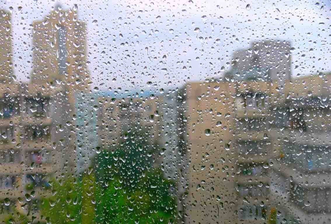 Проливной дождь вид из окна