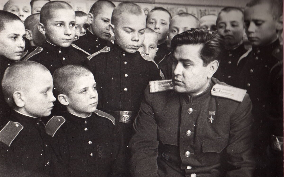 Встреча с А.П. Маресьевым суворовцев Киевского суворовского военного училища