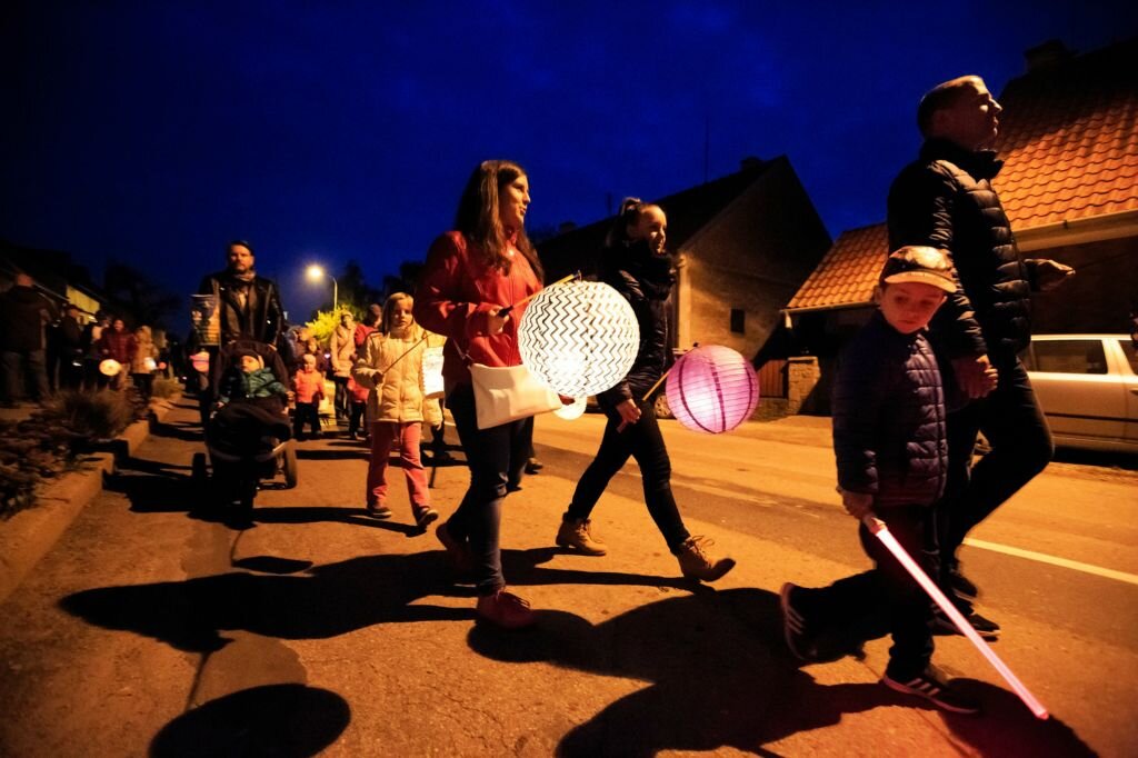 Шествие с фонариками в День независимой Чехословакии. Foto: ricanyubrna.cz