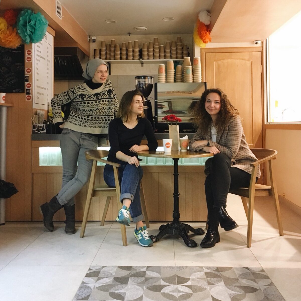 Так выглядит наша первая кофе-точка на Таганке: я, шеф-бариста Ира Давыдова и партнерка Света Панкратова