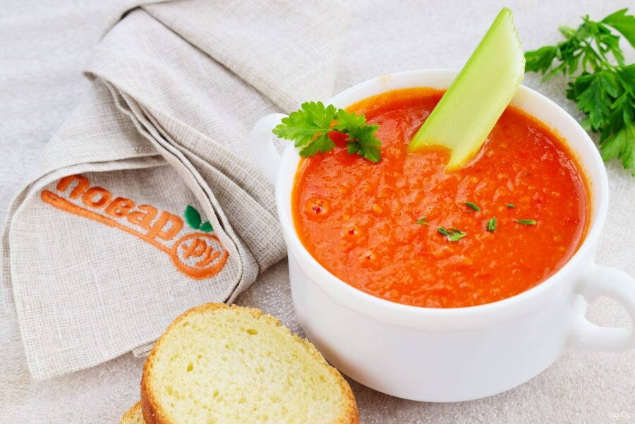 Восстановление после праздников: питательный вегетарианский суп с помидорами и морковью