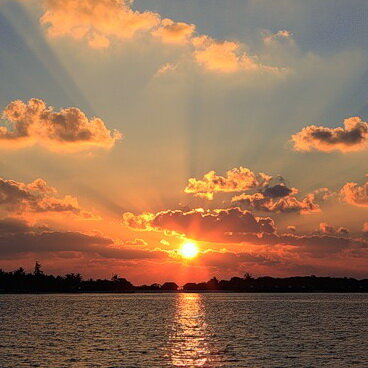 Уникальная мегалитическая культура Нан Мадола имеет, как считается на сегодняшний день, единственный и более скромный аналог: развалины города Лелу 