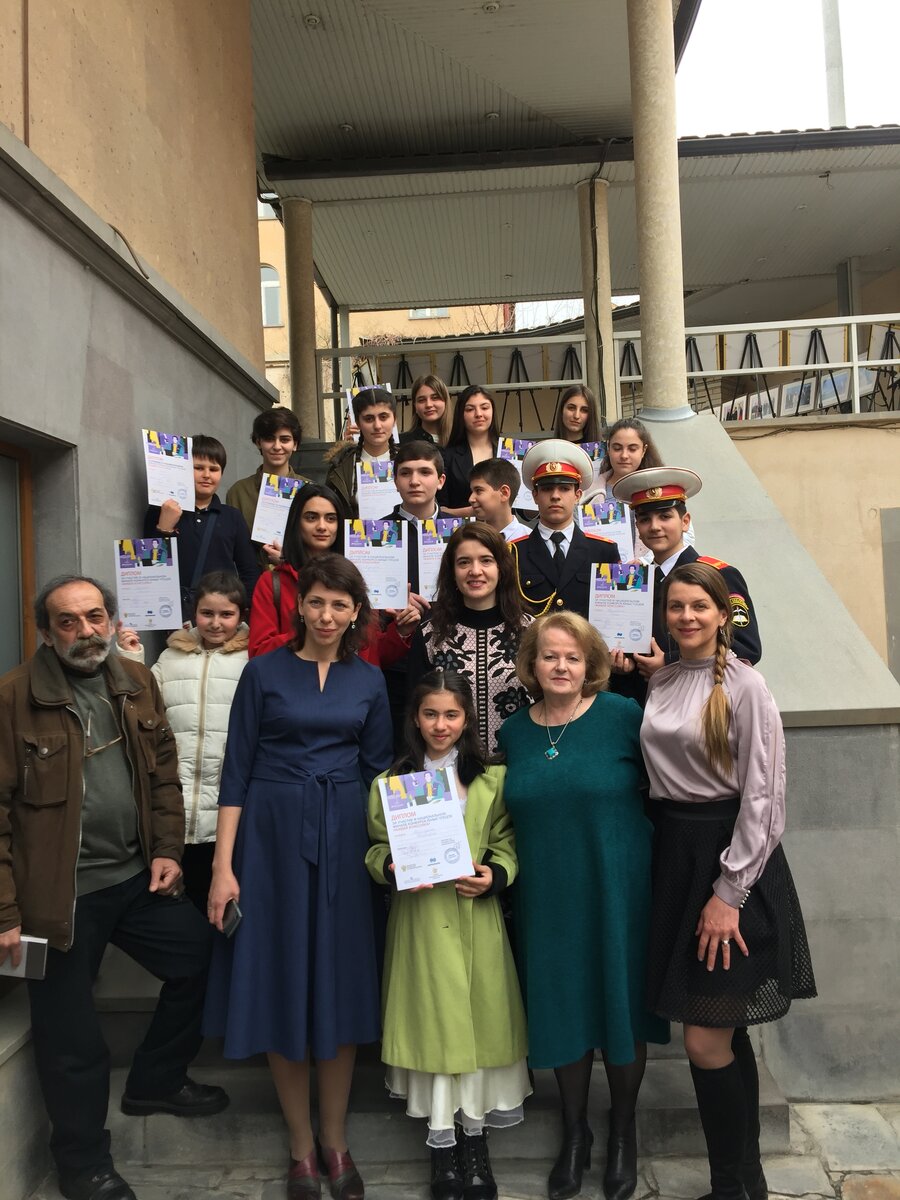 Члены жюри с участниками конкурса