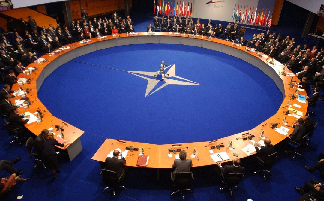     НАТО не оставляет попыток перетянуть одеяло в лице Армении на свою сторону.