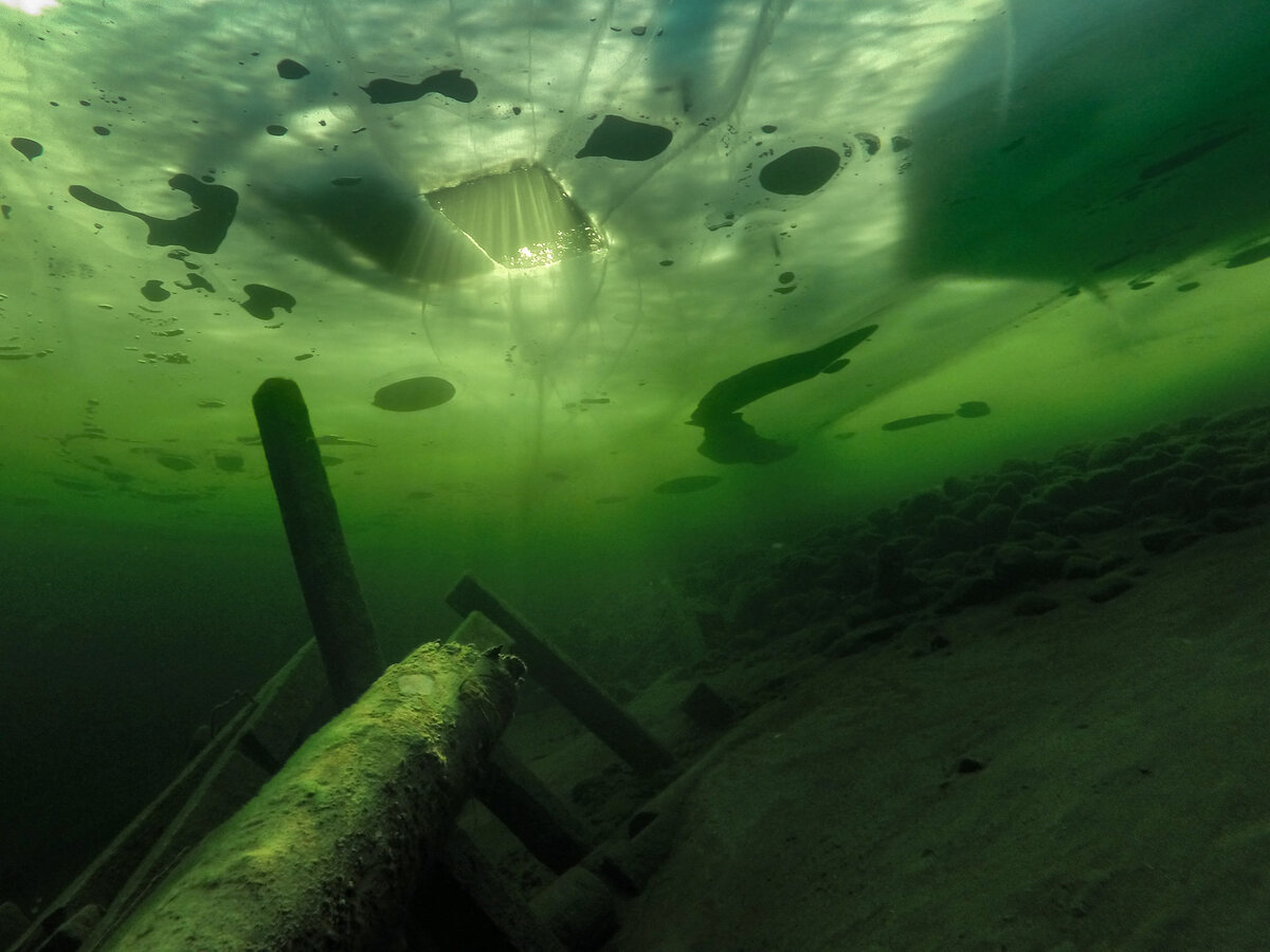 Из майны сверху льется солнечный свет, закат, 17.30 13.03.19