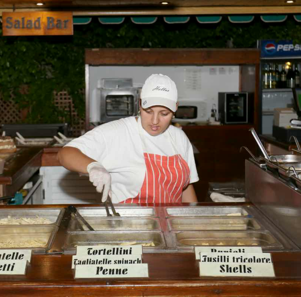 Киприотка готовит...