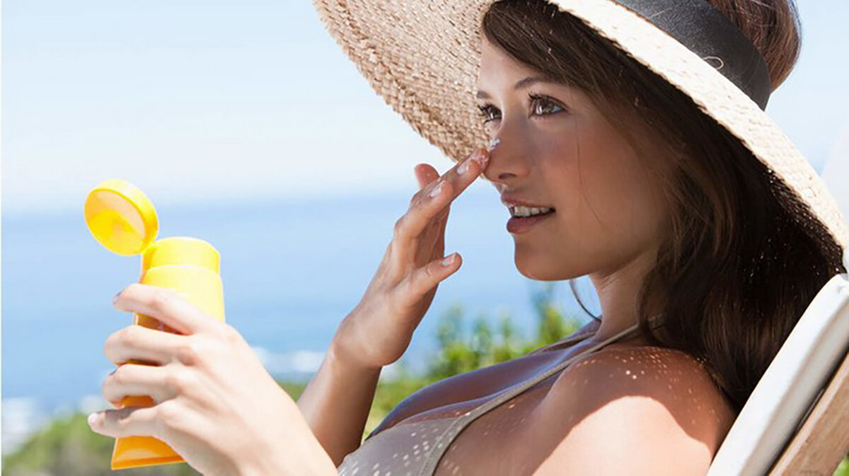 Если вы непременно хотите хоть немного загореть, проявляйте разумную осмотрительность — избегайте солнца в полуденные часы. 