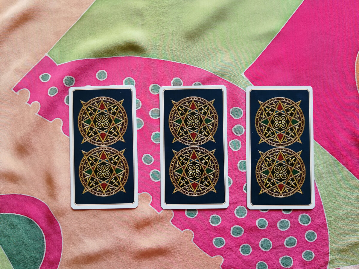 Выберите одну карту