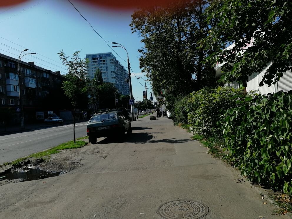 Ставить на тротуарах нужно чтобы не создавать пробки