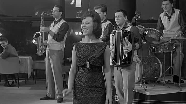 кадр из фильма "Дайте жалобную книгу"