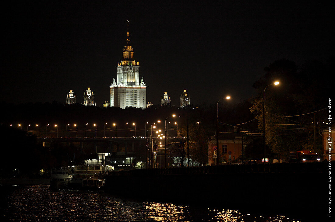 Погода в москве ночью. Ночная Москва для сторис. Москва река ночью фото. Москва ночью здание суда. Москва река фото в Подмосковье ночью.