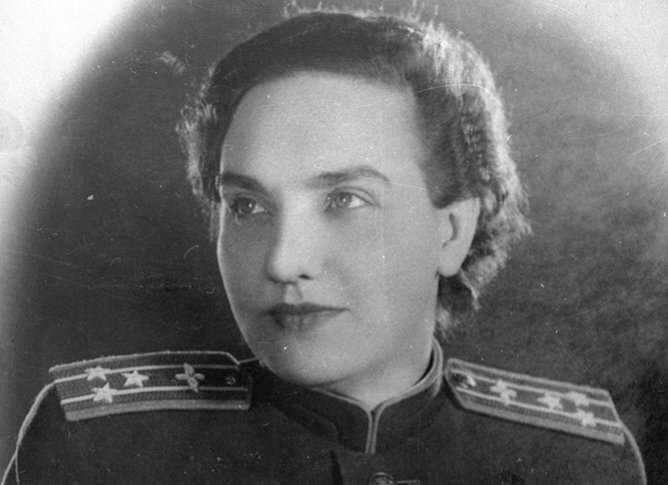 Валентина Гризодубова - первая женщина, удостоенная звания Героя Советского Союза в 1938г.