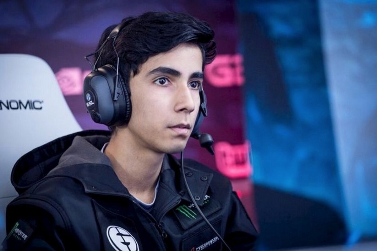 Самый лучший игрок в доте. Денди киберспортсмен. Игроки дота 2. Игрок dendi dota. Самый лучший игрок в доте.