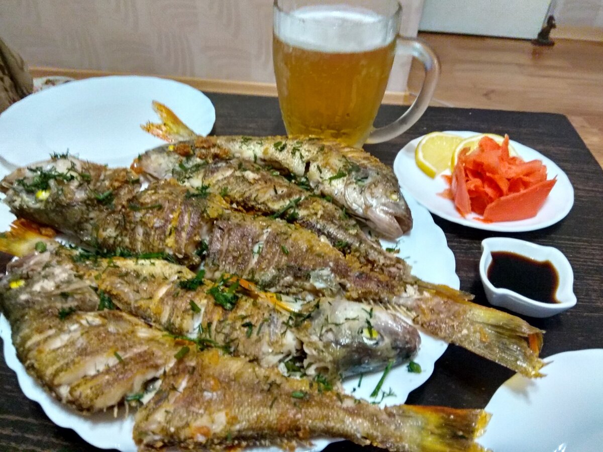 Жареный окунь с сегодняшней рыбалки. Фото автора.