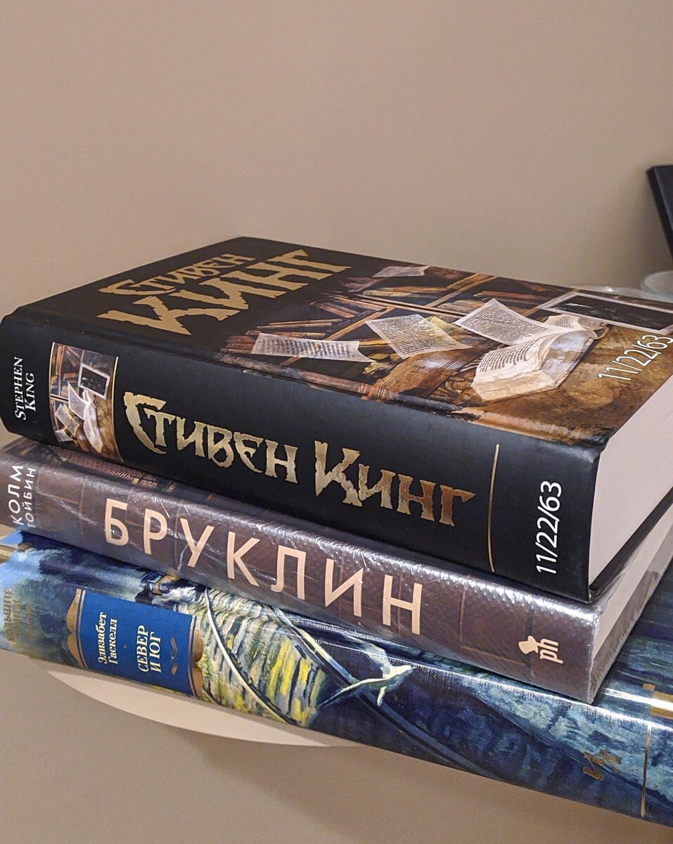 Покупки в книжном для меня намного приятнее, чем покупка одежды или косметики :-) В последнее время возвращаюсь к бумажному варианту книг, как к старым добрым друзьям)