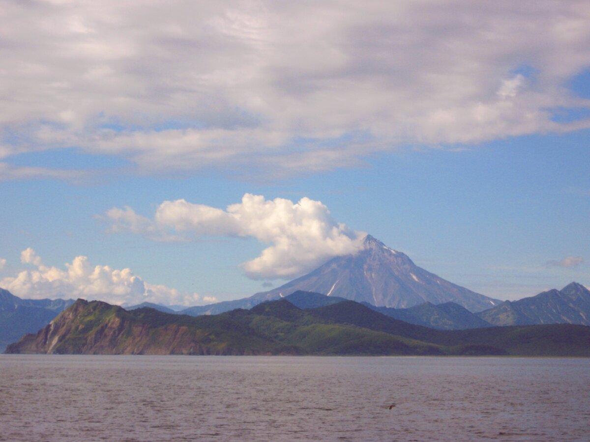 Авачинская бухта вулкан Вилючинский