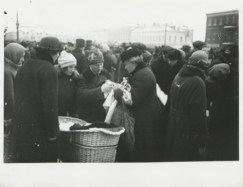 Рынок
Н. Петров, 1920 год, г. Москва, МАММ/МДФ.