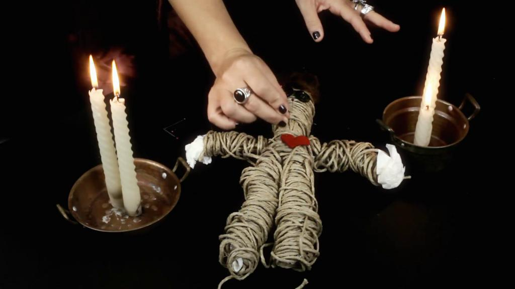 Как сделать приворот на мужчину. Сделать приворот. Самый сильный любовный приворот. Молитва от приворота. Ритуальные свечи.