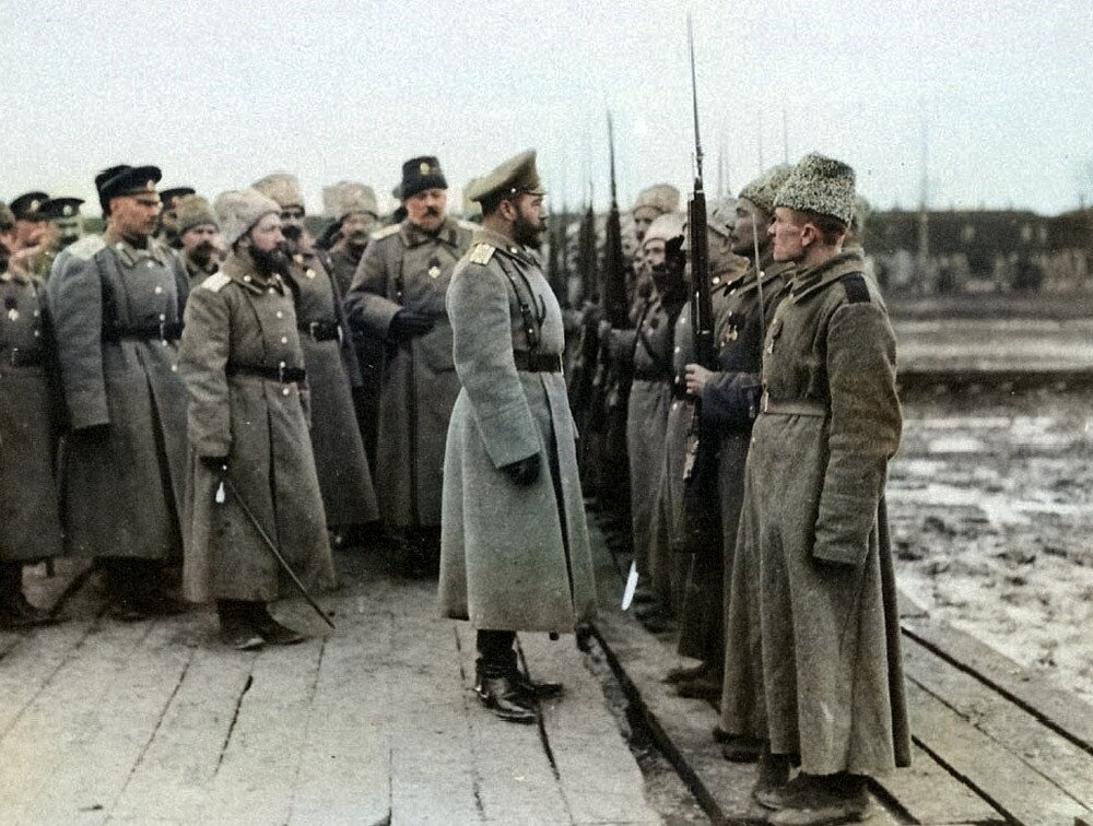 Николай II был Главнокомандующим с 1915 года.
