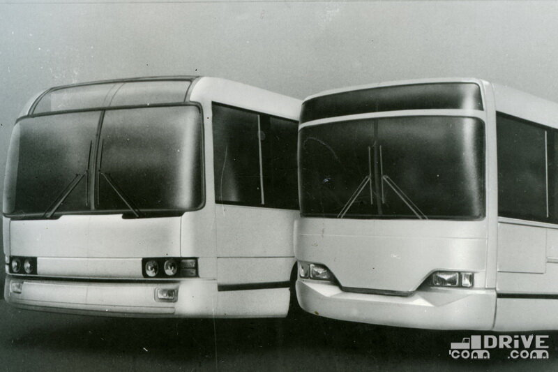 Варианты ЛиАЗ-5256 с прямым и обратным наклоном лобового стекла от Неоплан-МАЗ