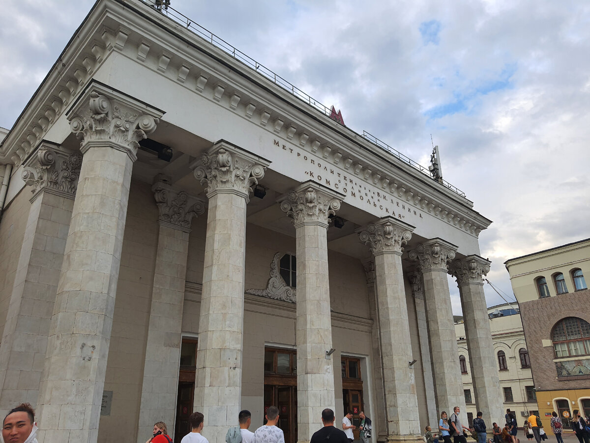 Вестибюль станции «Комсомольская» Кольцевой линии. Фото автора.