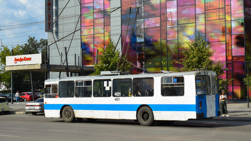 Троллейбус ЗиУ-682Г-012-4021. Покатушки по Барнаулу. / A trip on the ZiU-682G trolleybus in Barnaul.