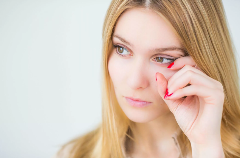 Что делать если в глаз попала соринка или другое инородное тело?