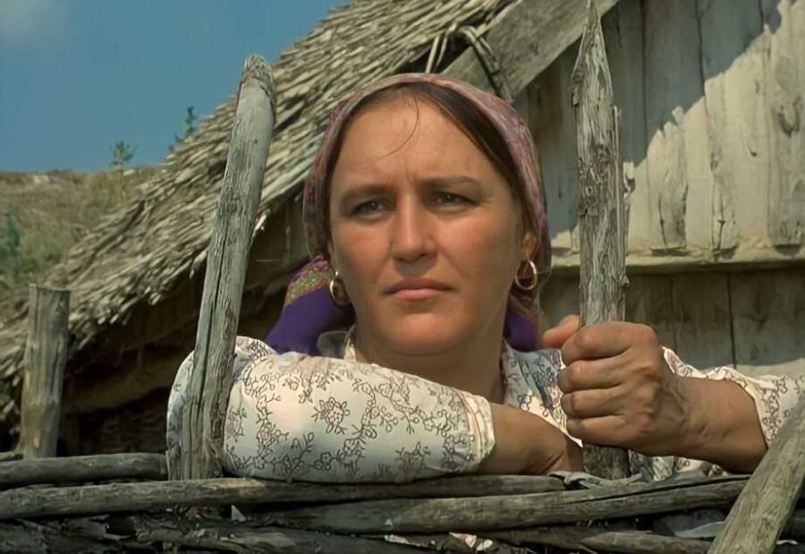 Нонна Мордюкова в фильме "Они сражались за Родину"