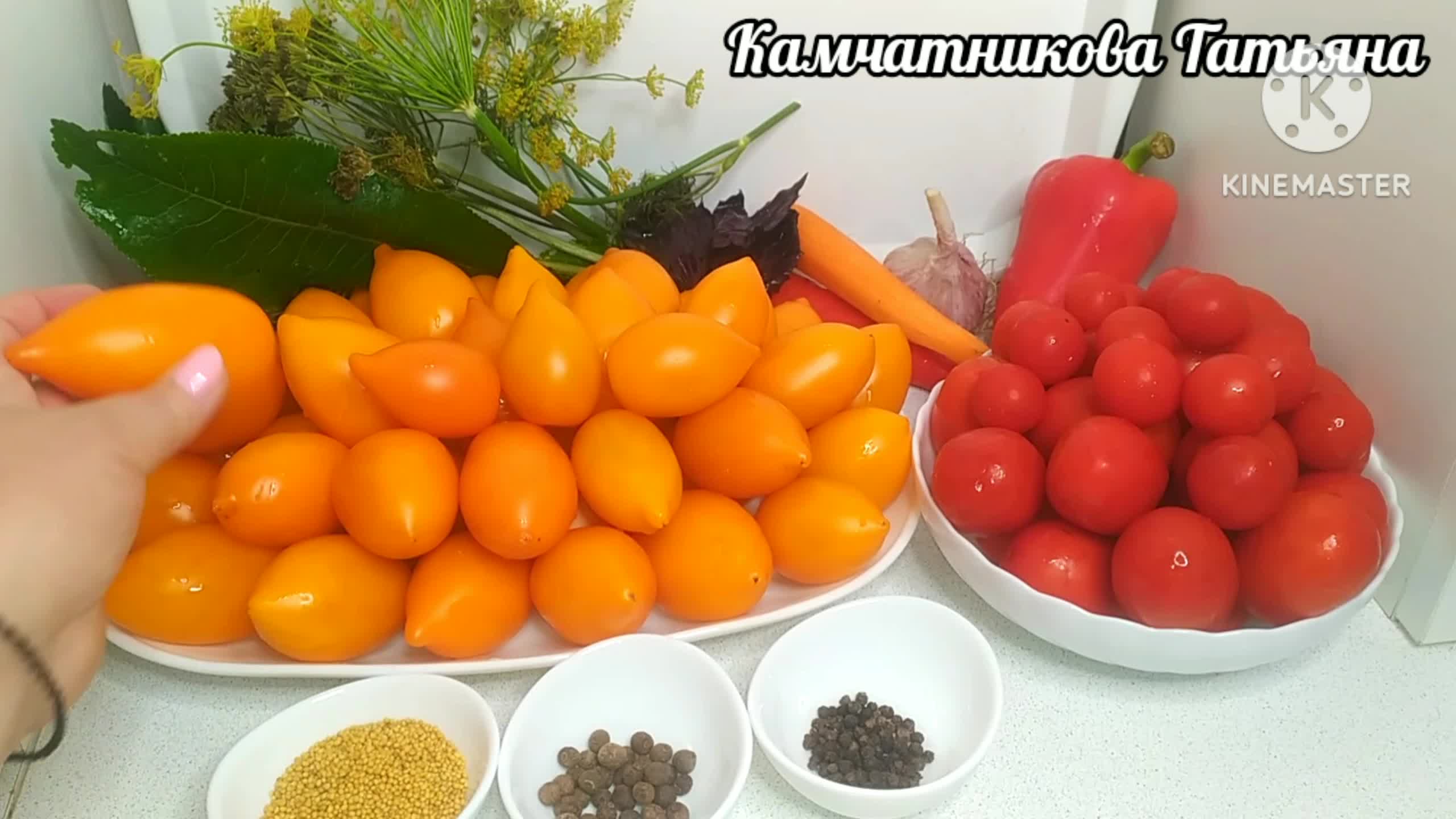 Вкусно так, что съедается всё: помидоры, чеснок, перец, даже маринад  выпивают до последней капли!Помидоры по-Царски-рецепт провереный годами