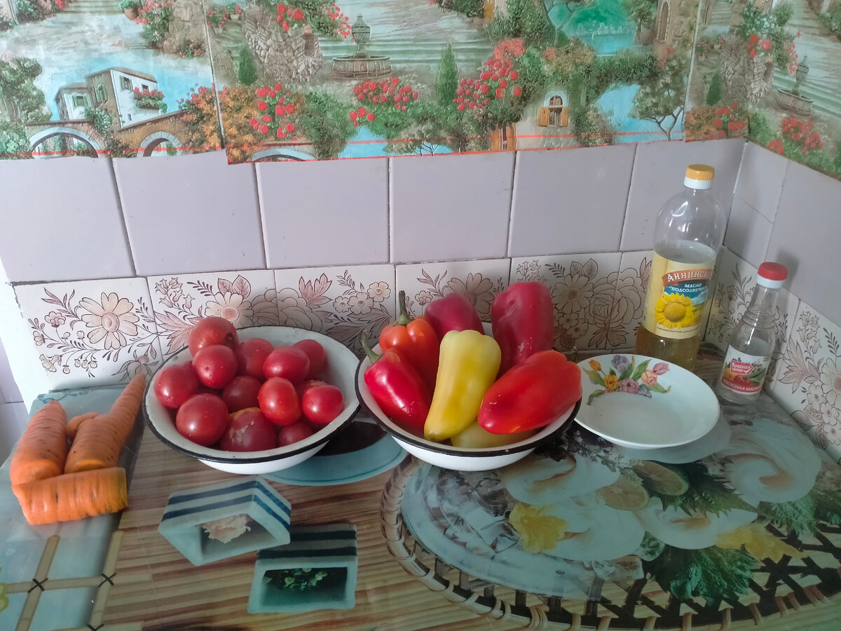 Продукты, необходимые для приготовления лечо без стерилизации с морковью