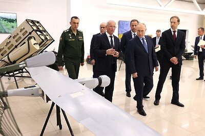    Президент России Владимир Путин посетил предприятие «Аэроскан» ©сайт Кремля