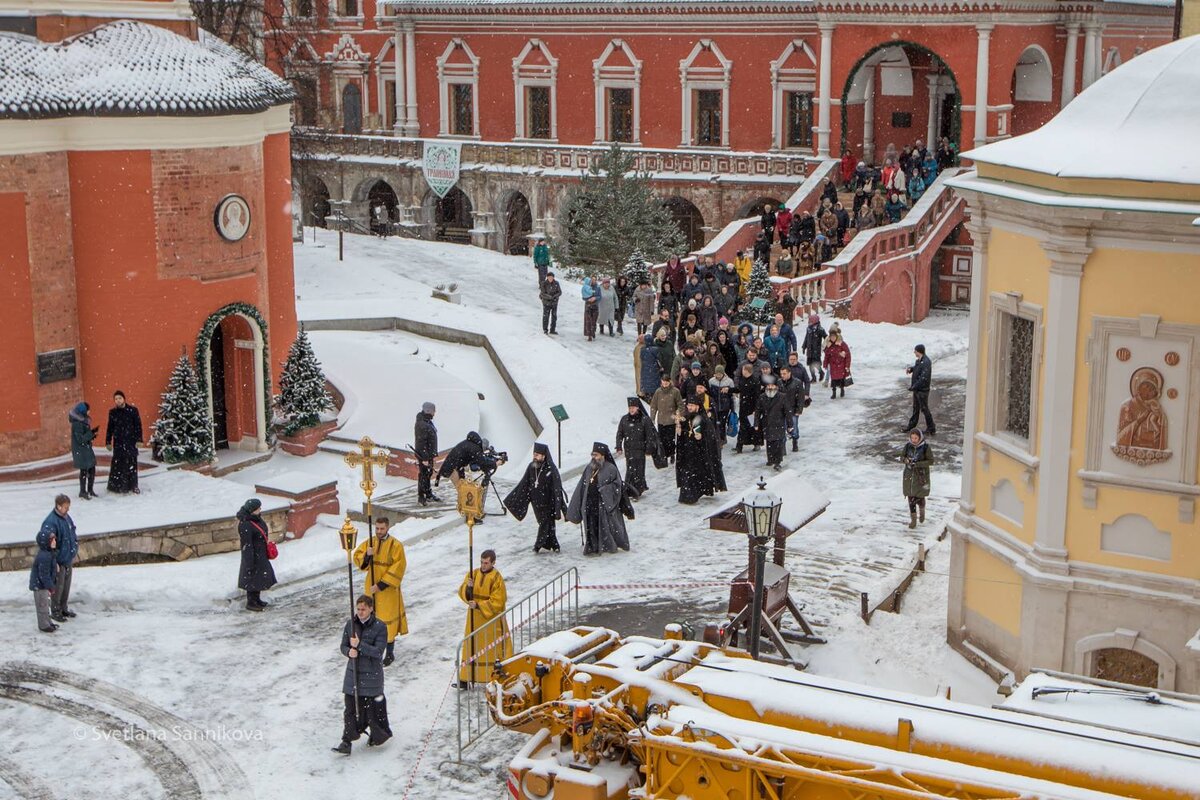 Высокопетровский монастырь в москве фото