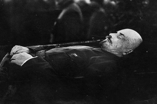   Чем болел Ленин и почему это скрывают даже сейчас Болезнь и смерть Владимира Ленина до сих пор покрыты плотной завесой тайны.