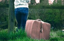 Девушки бывают разные. Кого-то устроил бы любой мужик, лишь бы штаны рядом были. А кому-то нужен хороший мужчина.