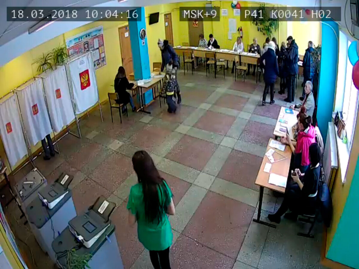 Петропавловск-Камчатский, ул. Вольского, 4/2, УИК № 41. Скриншот с камеры видеонаблюдения. 