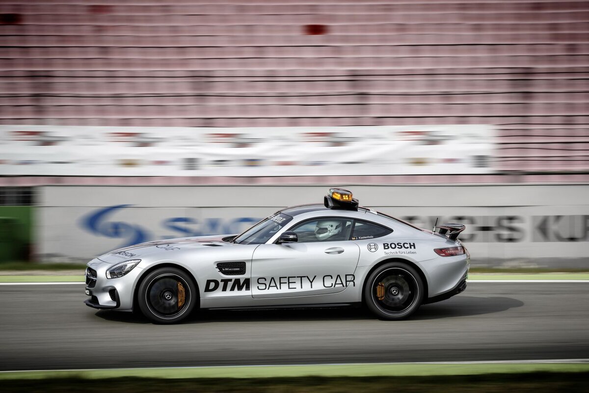 Mercedes-AMG GT R в действии.