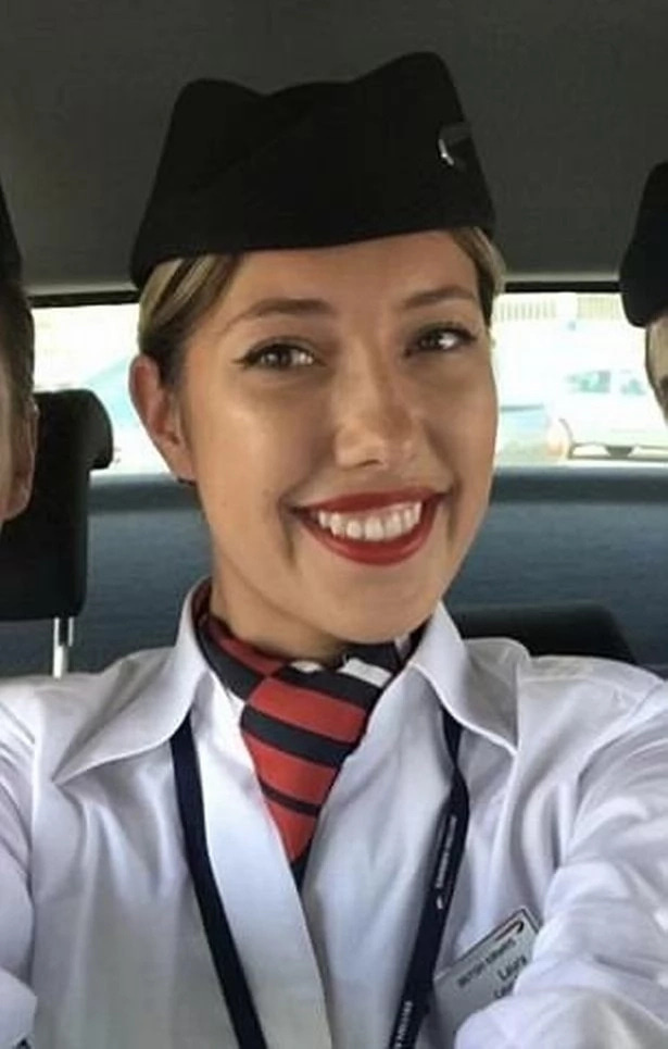 Теперь бывшая стюардесса раздевается перед камерами канала Studio 66. Зрители звонят во время прямого эфира, чтобы пообщаться с девушками, а также посмотреть стриптиз.