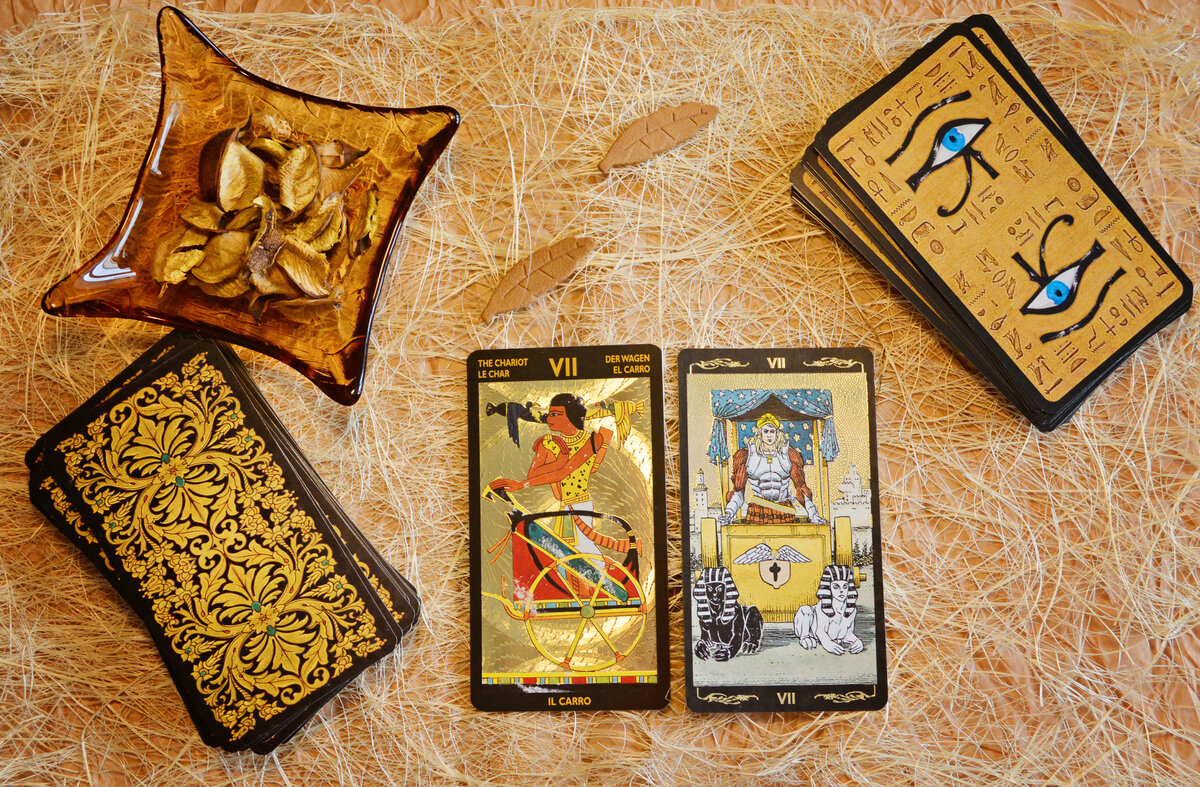 Золотое универсальное таро golden universal tarot. Таро с золотом. Таро с золотом. Райдер уэйт золотое таро. Таро с золотом.
