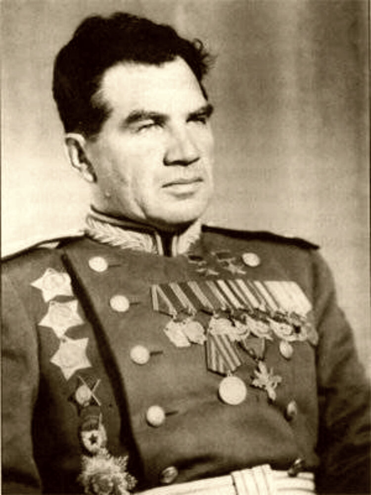 Маршал советского союза танк. Маршал Чуйков Сталинград.