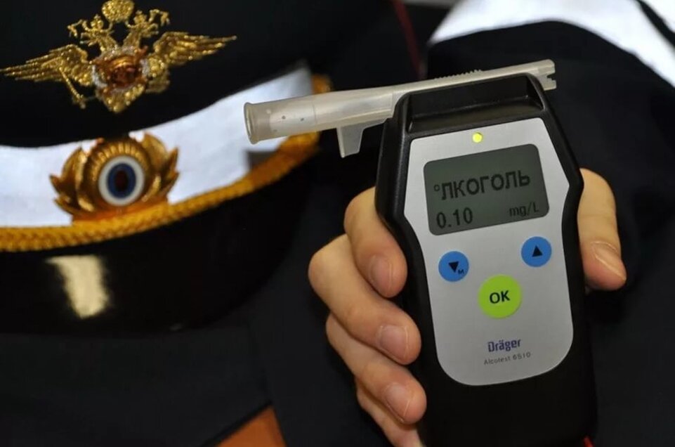 Источник: vzsar.ru/news/2017/04/28/saratovskii-ychastkovyi-sam-proshel-medosvidetelstvovanie-za-pyanyh-zaderjannyh.html