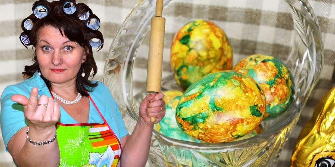 КАК ПОКРАСИТЬ ЯЙЦА НА ПАСХУ В КРАСИВЫЙ МРАМОРНЫЙ ЦВЕТ. ПРОСТОЙ СПОСОБ | Тёщины Рецепты 🎬