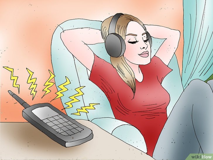 1Сохраняйте дистанцию. Даже если вы и ваш бывший или бывшая решили остаться друзьями, сразу после разрыва вам следует прекратить всякое общение. Никаких встреч с ним и даже с членами его семьи, никаких звонков, электронных писем, СМС, сообщений в Skype или Facebook.[1] Это не значит, что вы больше не должны никогда разговаривать, но общение нужно пресечь до тех пор, пока вы окончательно не переживете расставание.