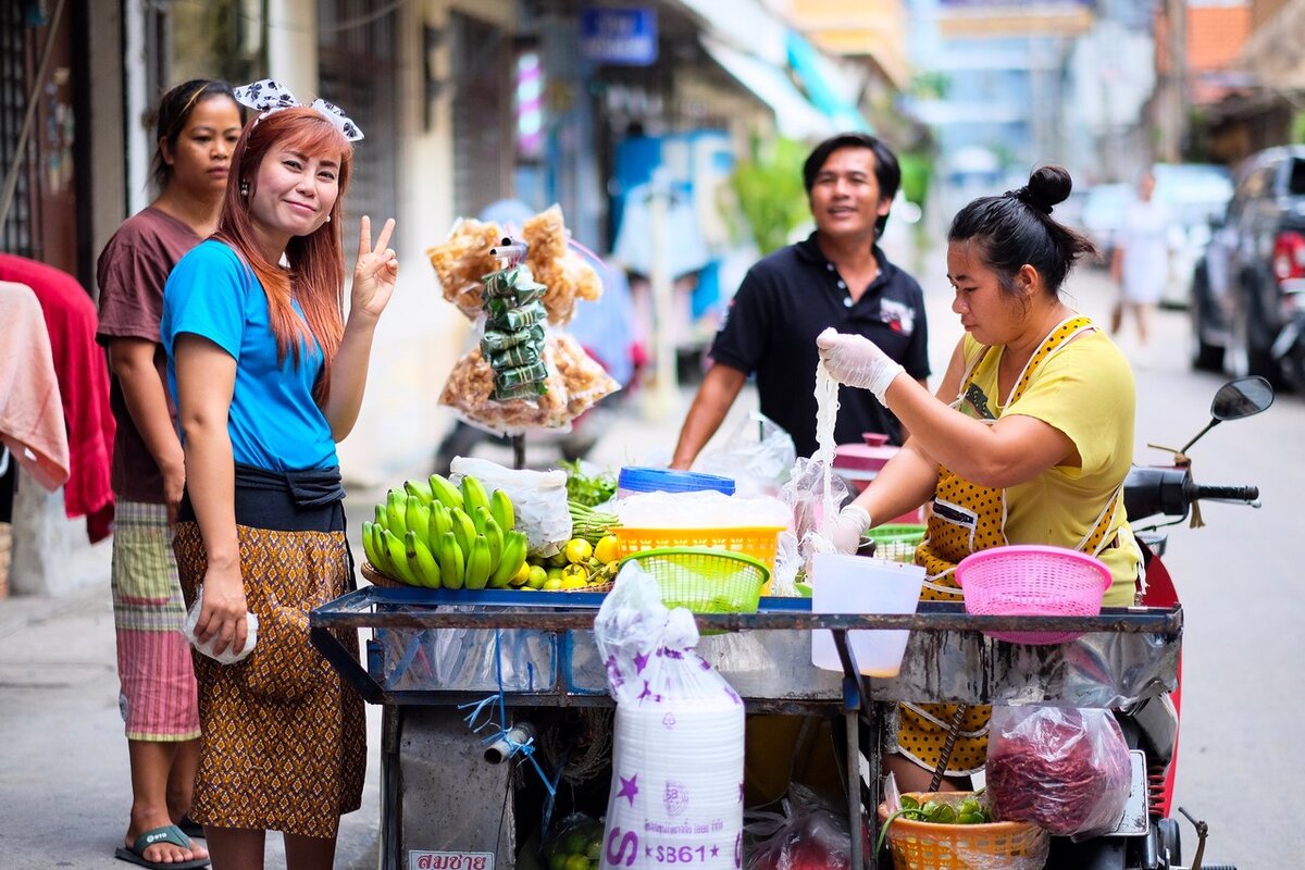 Thailand life. Тайланд местные жители. Жизнь в Тайланде. Русские в Тайланде. Русские туристы в Тайланде.