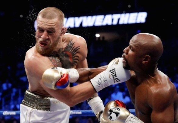 Флойд в бою против Конора Макгрегора