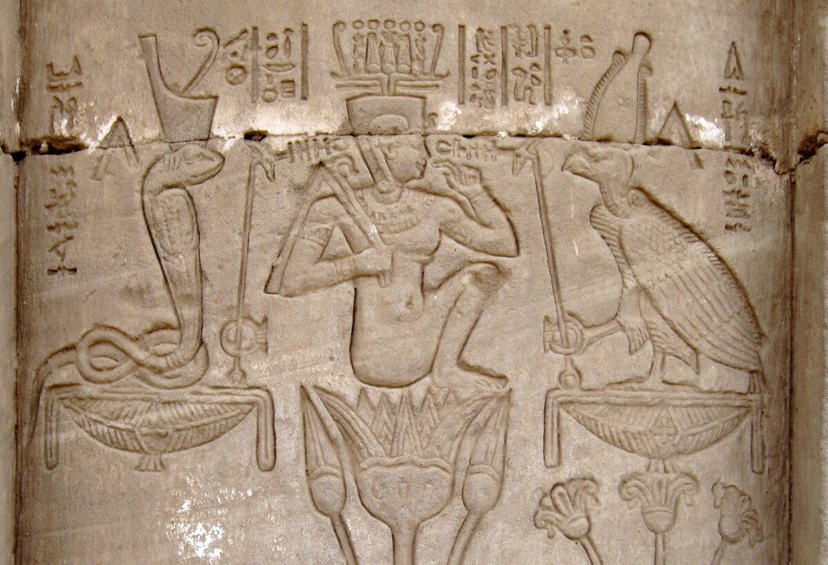 Годы жизни ра. Уаджит древний Египет. Уаджит богиня Египта. Богиня Нехбет в древнем Египте. Богиня Уаджит в древнем Египте.